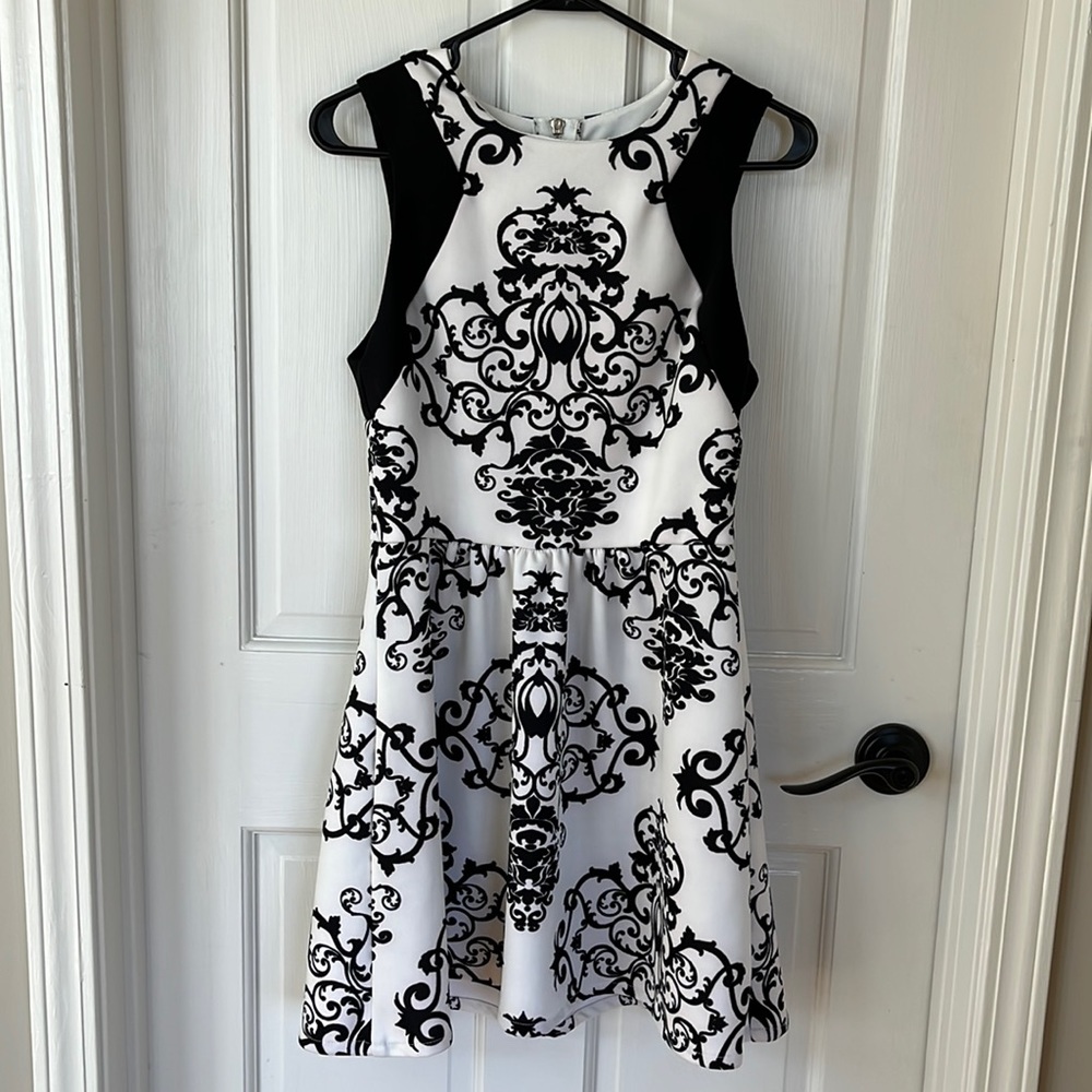 B.Darlin Juniors Size 11/12 Sleeveless Black & White Fit & Flare Dress